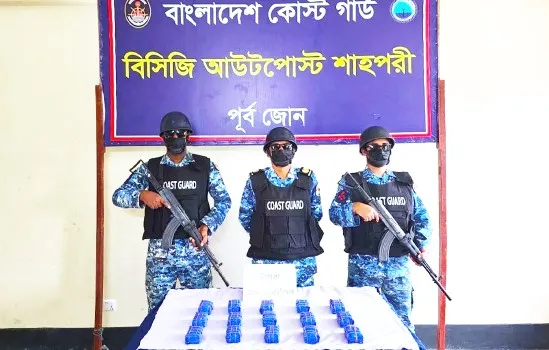 নদীতে ৩০ হাজার ইয়াবা, পালিয়ে গেল পাচারকারীরা